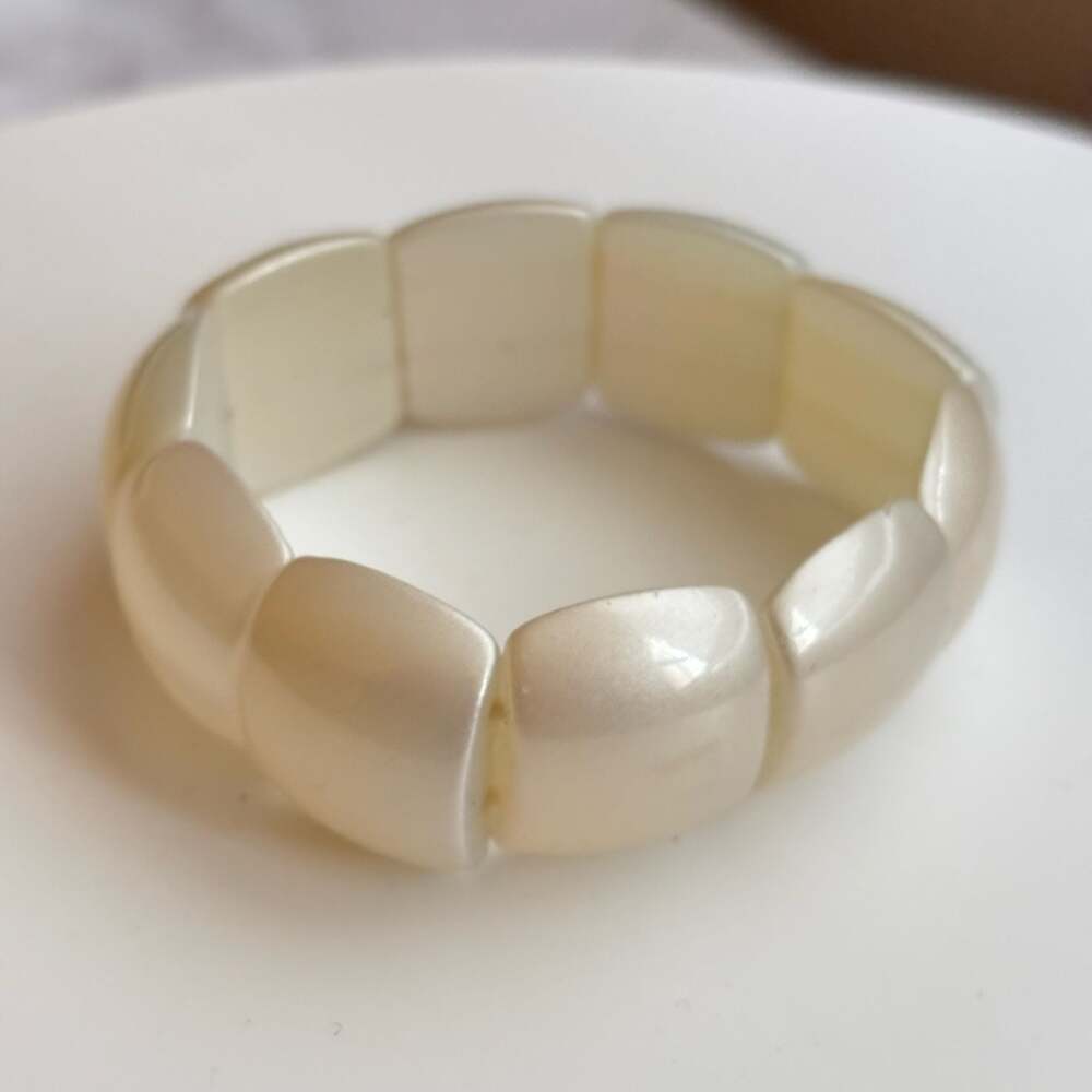 Vintage Mother of pearl Wide Cuff Stretch Bracelet Cream Colored Beads